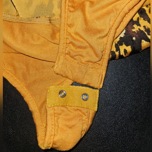 Buddy Love Melissa Surplice Long Sleeve Tortoise Shell Bodysuit Size L - Picture 6 of 7